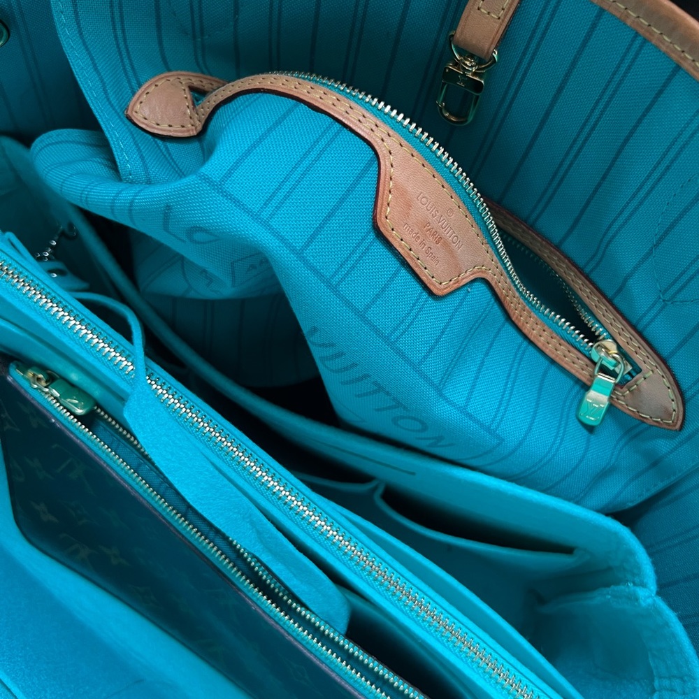 💎 RARE 💎 LOUIS VUITTON MM TURQUOISE WITH POUCH - Picture 9 of 16